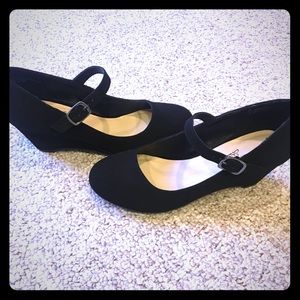 Brand new! Classy black wedge heels. Size 7.